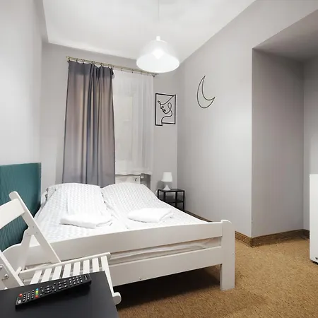 بيت شباب Moon New كراكوفيا