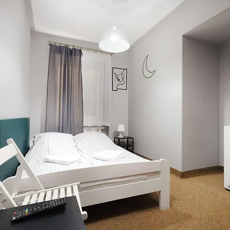 بيت شباب Moon New كراكوفيا